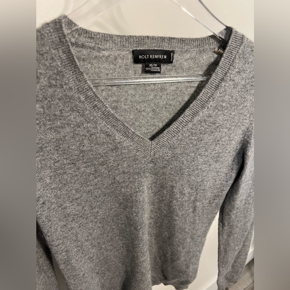 Holt Renfrew 100% Cashmere V-neck Sweater Sz XS - Picture 4 of 7